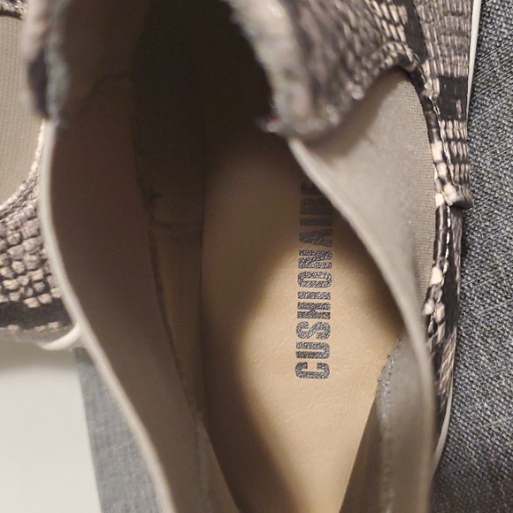 SHOES - Picture 3 of 3